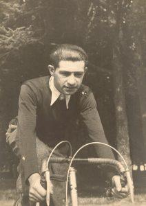 Alex Singer arriva dans les années 20 à Paris